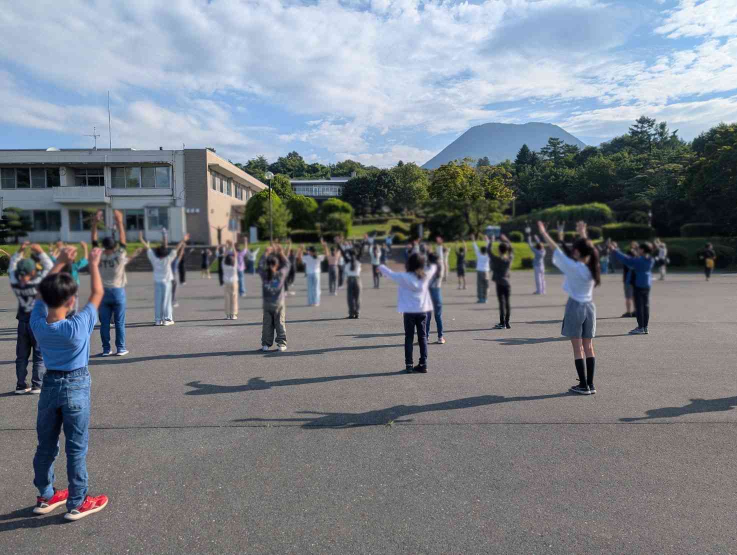朝２